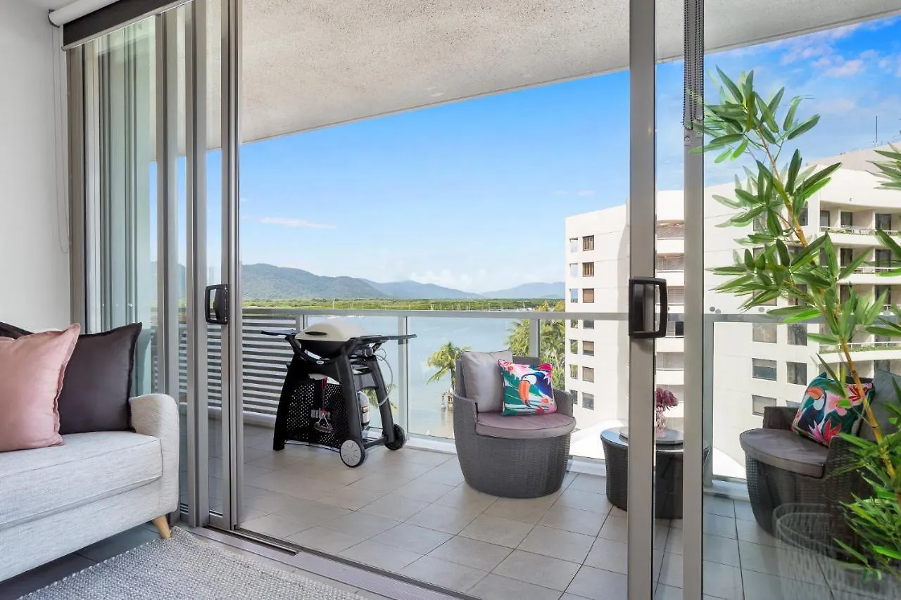 Luxury 1Br Apartment @ Harbour Lights Cairns 0*,  Austrálie